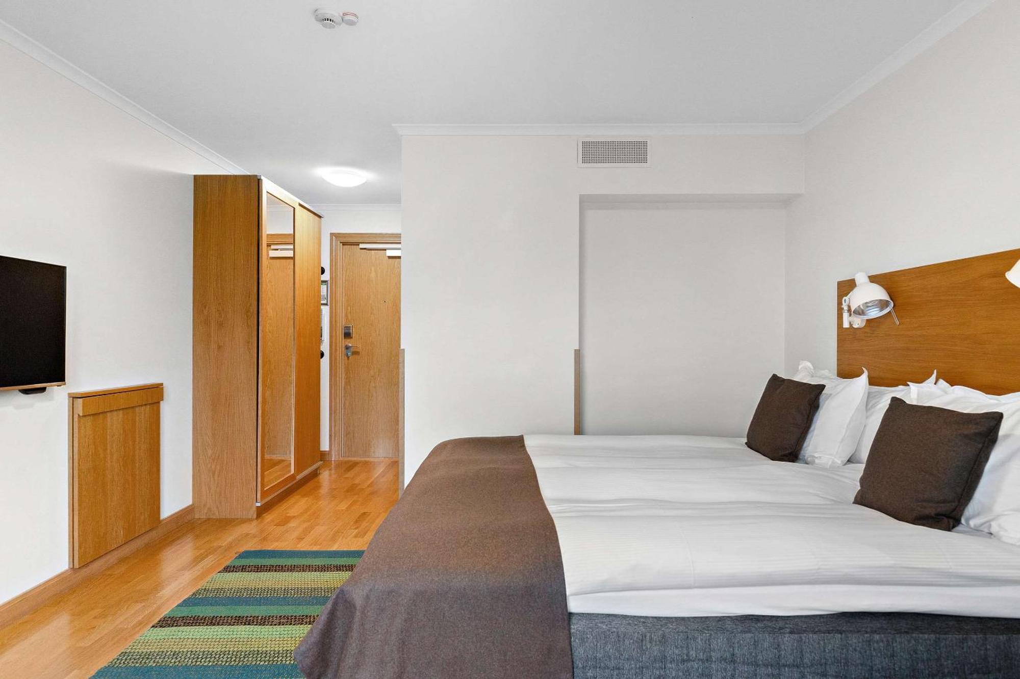 Airport Hotel, Western Premier Collection
